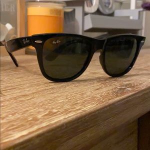 RAYBAN WAYFARER. OVER SIZED